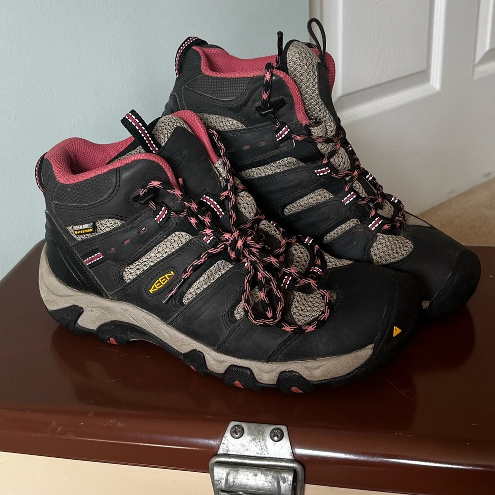 Women’s Waterproof Keen Hiking Boots